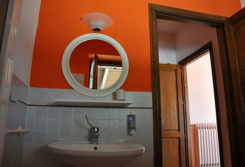 اتاق استاندارد با چشم‌انداز استخر, Agriturismo Gioie Di Campagna