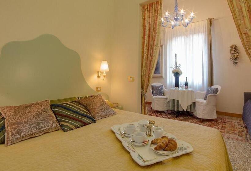 اتاق استاندارد سه نفره, Ca' Della Corte