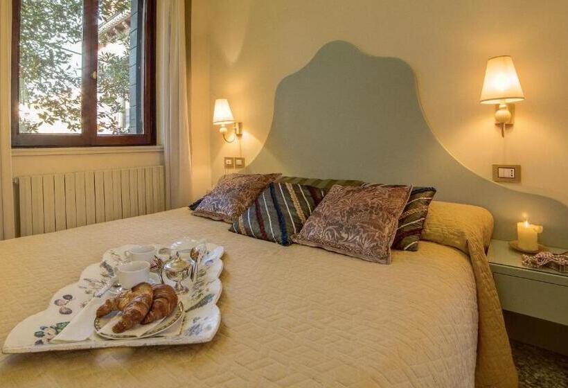 اتاق استاندارد سه نفره, Ca' Della Corte