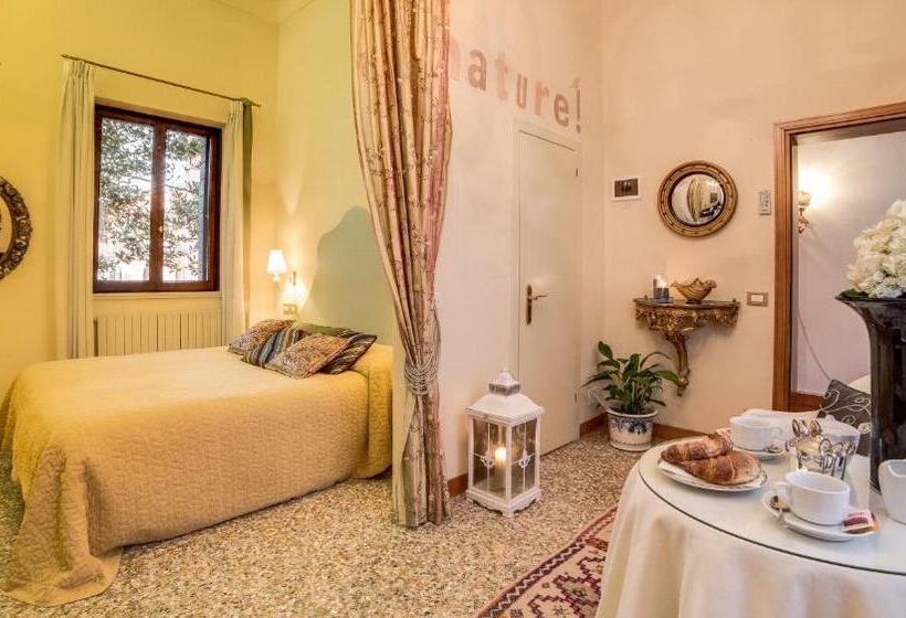 اتاق استاندارد سه نفره, Ca' Della Corte