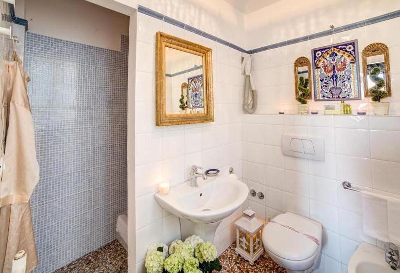 اتاق استاندارد سه نفره, Ca' Della Corte