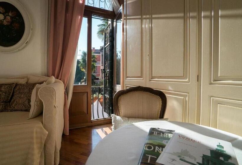 اتاق استاندارد سه نفره, Ca' Della Corte