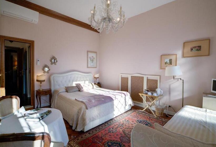 اتاق استاندارد سه نفره, Ca' Della Corte