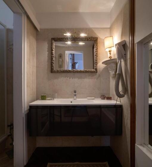 اتاق استاندارد سه نفره, Ca' Della Corte