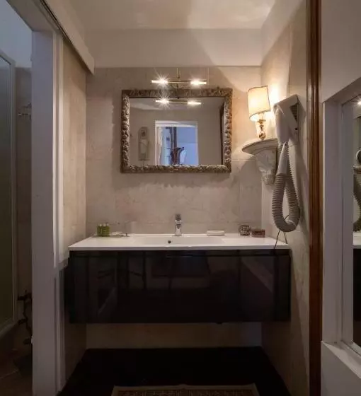 اتاق استاندارد سه نفره, Ca' Della Corte