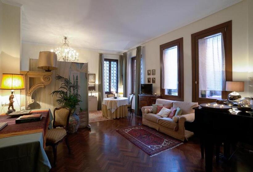 اتاق استاندارد سه نفره, Ca' Della Corte