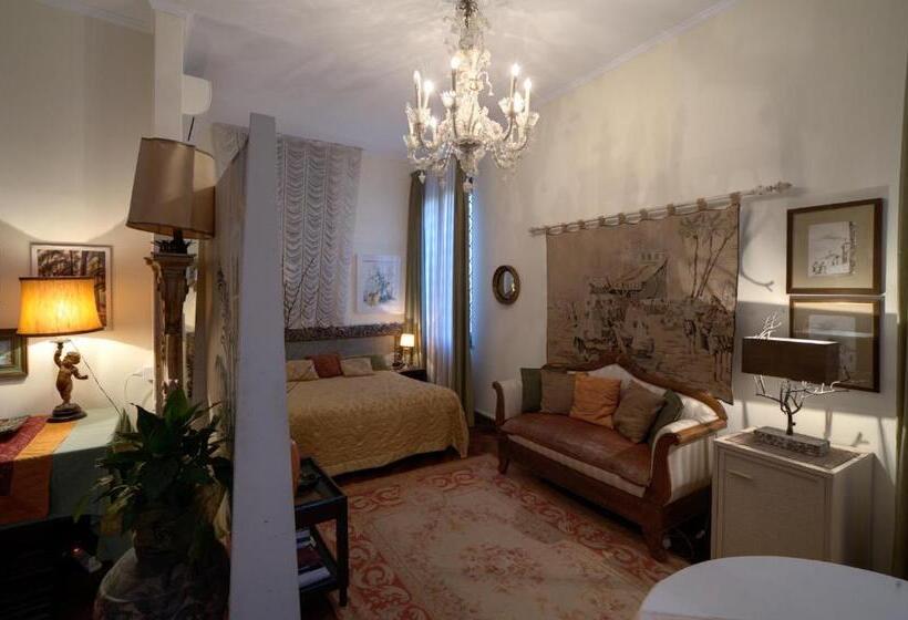 اتاق استاندارد سه نفره, Ca' Della Corte
