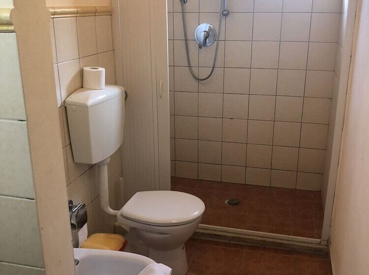 Номер Стандарт Трехместный, Villa Alisia