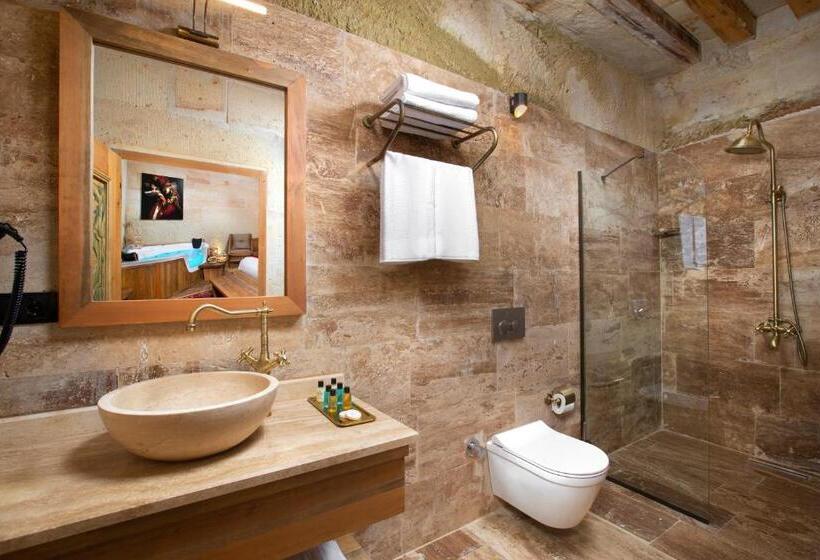 سوییت لوکس, Ayazma Cave