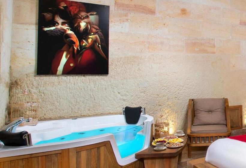 سوییت لوکس, Ayazma Cave