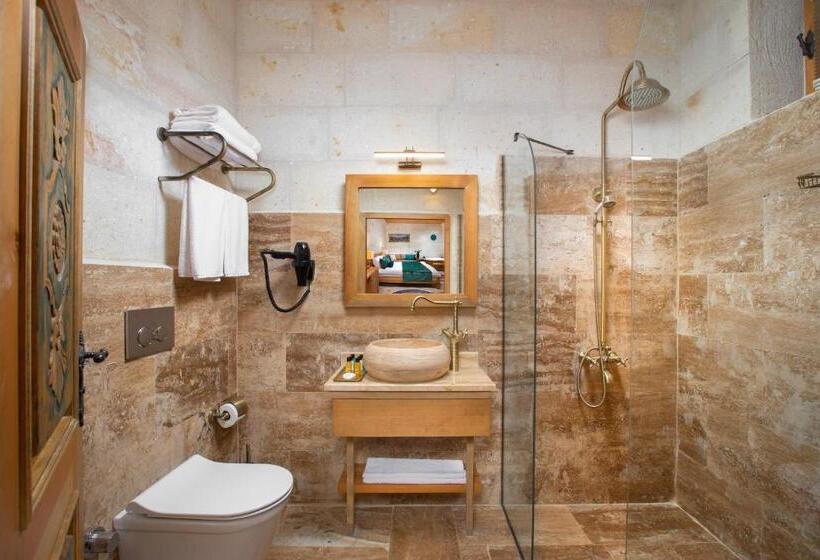 سوییت لوکس, Ayazma Cave