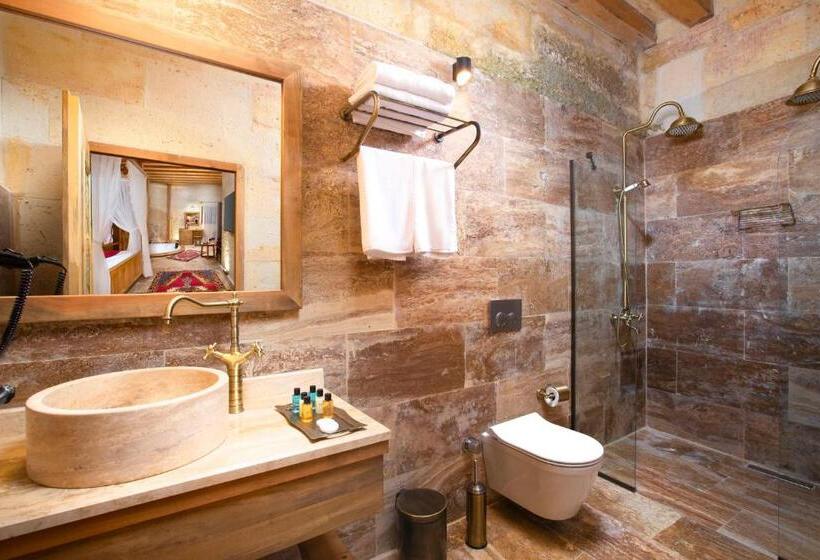 سوئیت با تخت بزرگ, Ayazma Cave