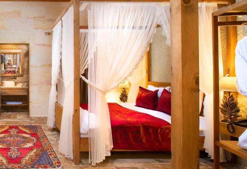 سوئیت با تخت بزرگ, Ayazma Cave