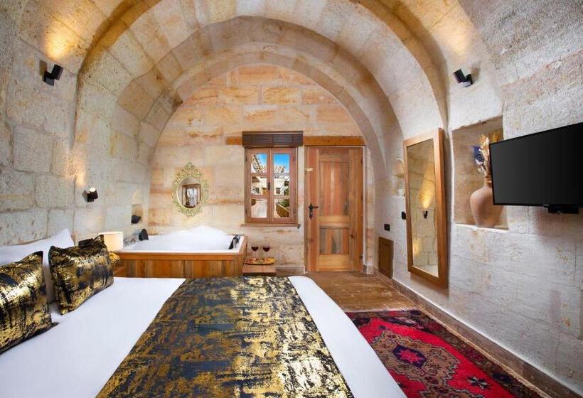 سوئیت با وان آب گرم, Ayazma Cave