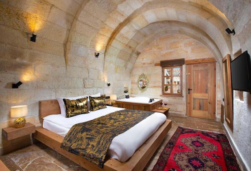 سوئیت با وان آب گرم, Ayazma Cave