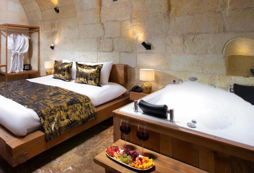 سوئیت با وان آب گرم, Ayazma Cave