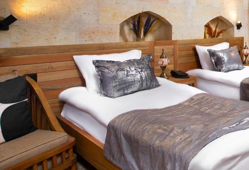 اتاق لوکس, Ayazma Cave