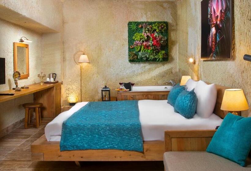 سوییت خانوادگی, Ayazma Cave