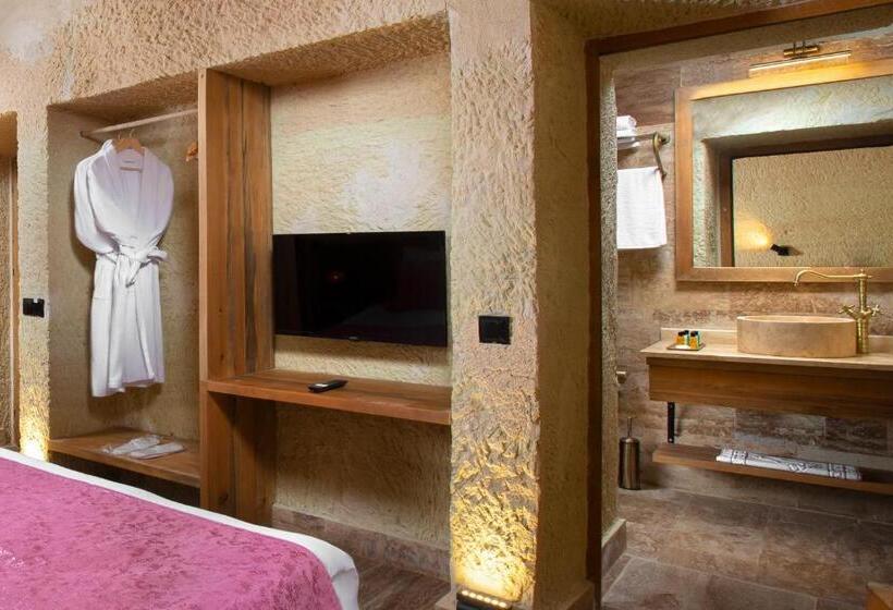 سوییت خانوادگی, Ayazma Cave