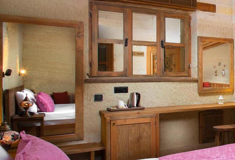 سوییت خانوادگی, Ayazma Cave