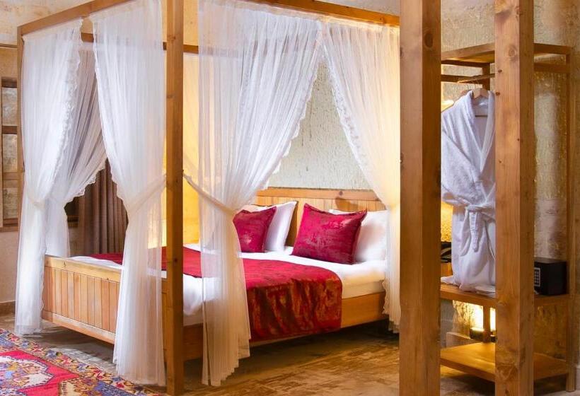 سوئیت با تخت بزرگ, Ayazma Cave