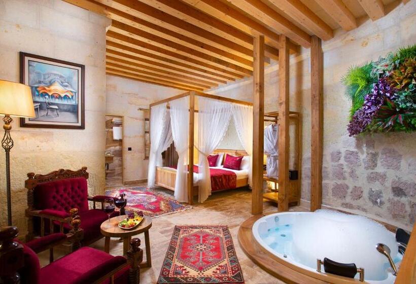 سوئیت با تخت بزرگ, Ayazma Cave