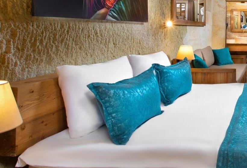 سوییت خانوادگی, Ayazma Cave