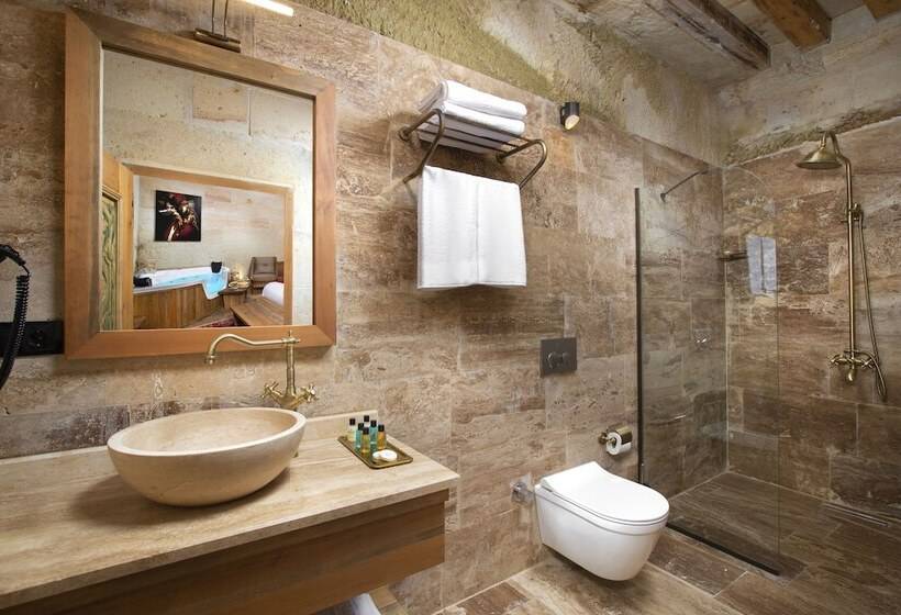 سوییت لوکس, Ayazma Cave