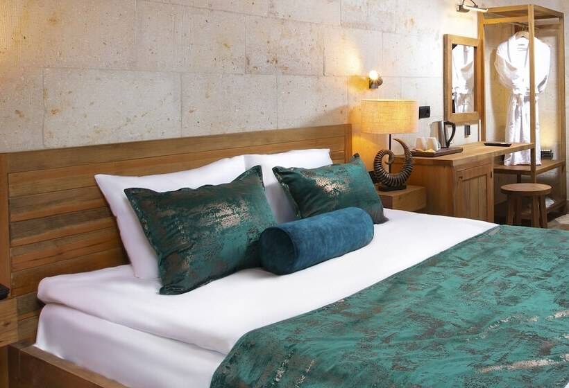 سوییت لوکس, Ayazma Cave