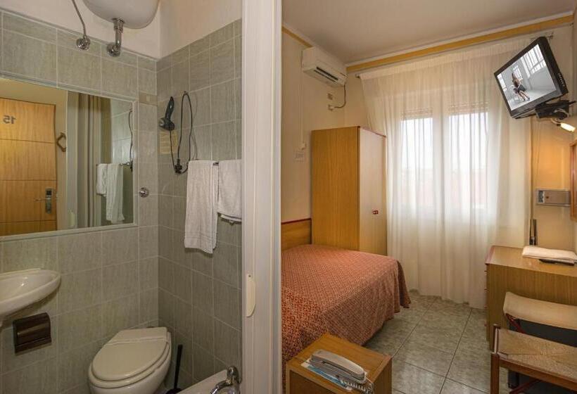 اتاق اکونومی یک تخته, Dolly