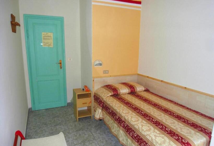 اتاق استاندارد یک نفره, Dolly