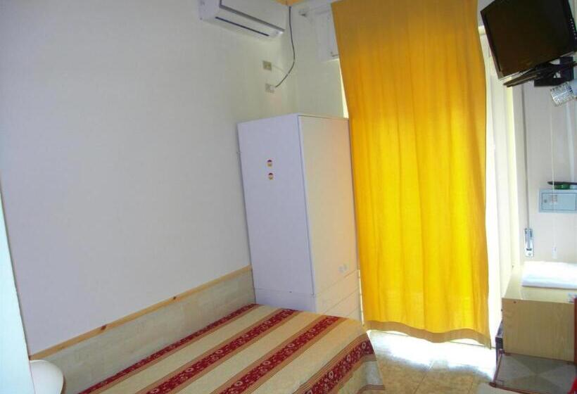 اتاق استاندارد یک نفره, Dolly