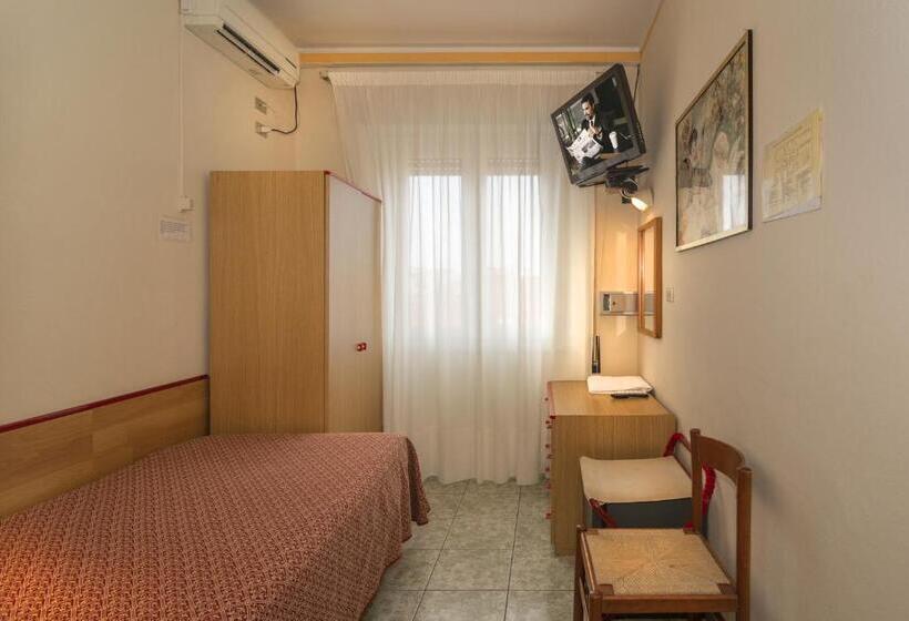 اتاق استاندارد یک نفره, Dolly