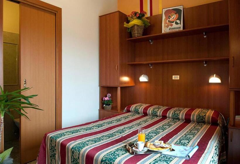 اتاق اساندارد با چشم‌انداز جانبی به دریا, Dolly