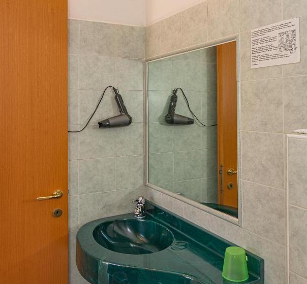 اتاق خانوادگی, Dolly