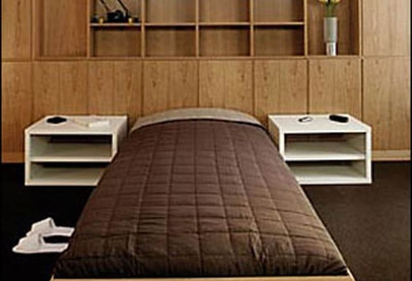 スタンダードトリプルルーム, Hip