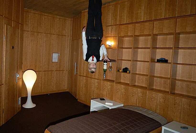 スタンダードトリプルルーム, Hip