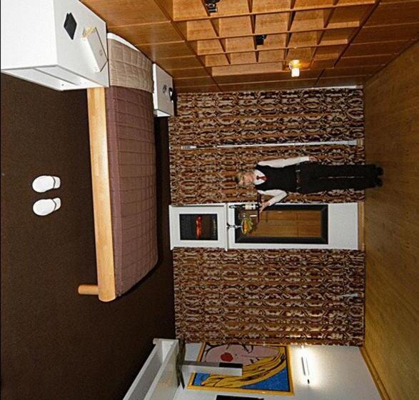 スタンダードトリプルルーム, Hip