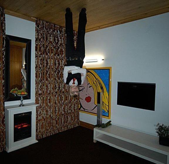 スタンダードトリプルルーム, Hip