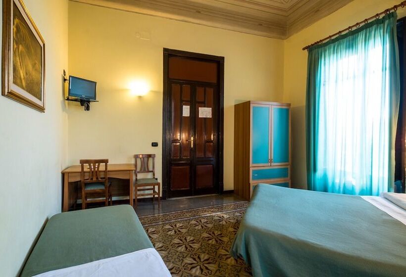 标准三人间, Italia