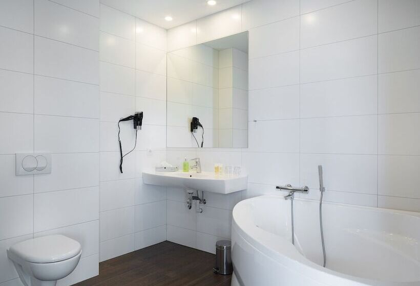 سوییت جونیور, Katla By Keahotels