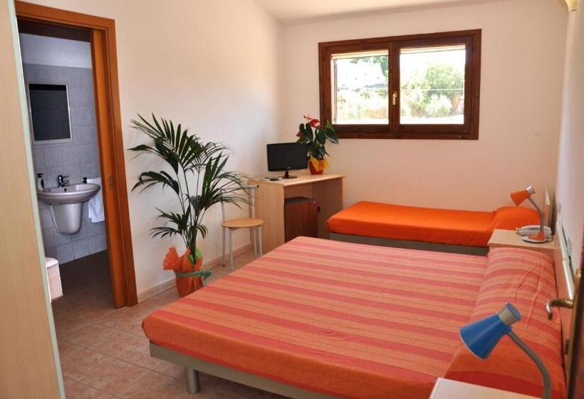 חדר סטנדרט לשלושה, La Corte Degli Ulivi