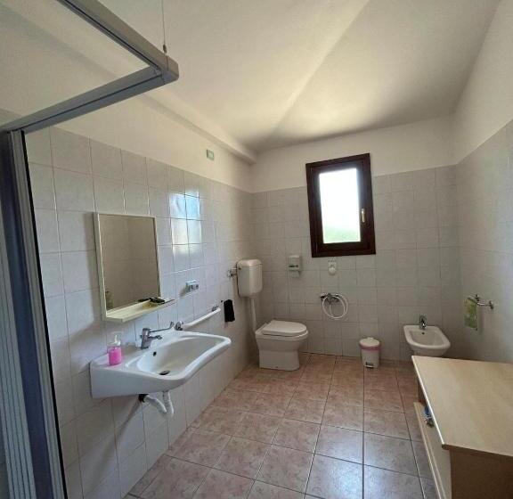 חדר סטנדרט מותאם לאדם עם מוגבלויות, La Corte Degli Ulivi