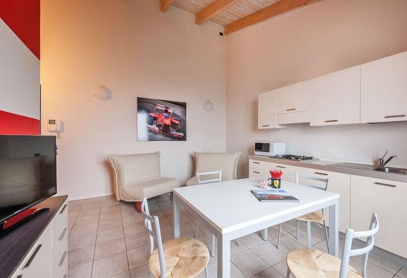 침실 2개 아파트, Maranello Village