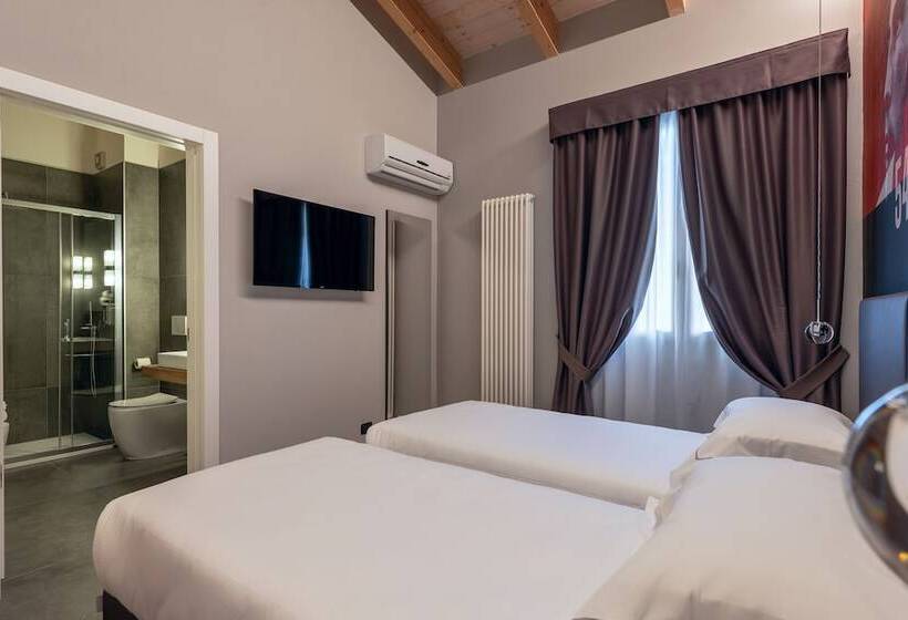 디럭스 룸, Maranello Village