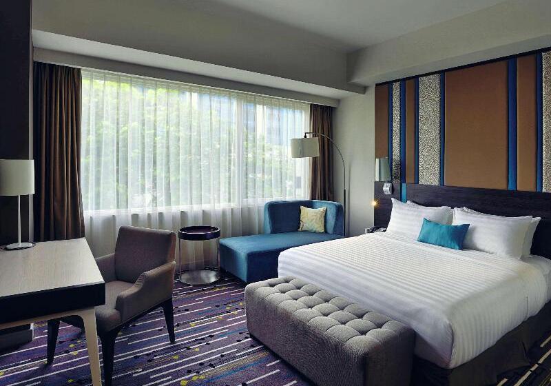 수피리어 룸 풀장 전망, Mercure Serpong Alam Sutera
