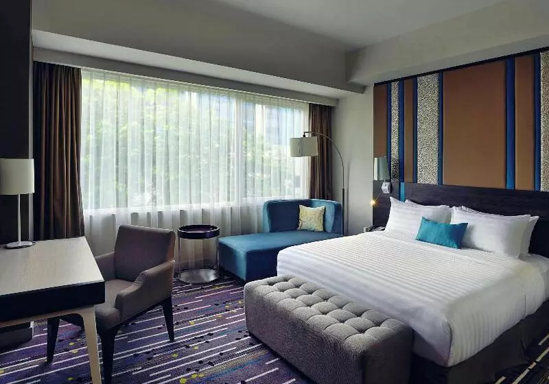 اتاق سوپریور با چشم‌انداز استخر, Mercure Serpong Alam Sutera