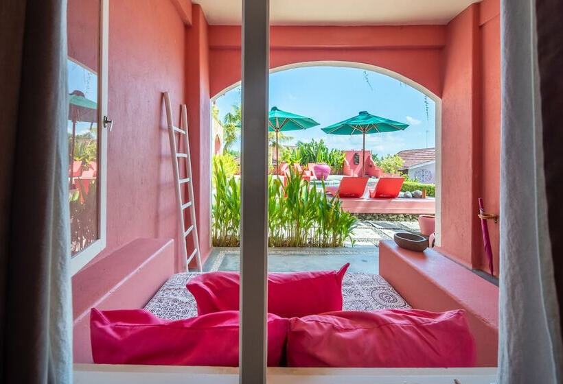 Номер Стандарт Вид на Бассейн, Pinkcoco Uluwatu   Constant Surprises & For Cool Adults Only