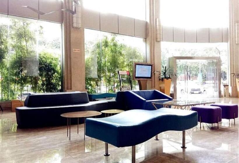 キングサイズベッドのスタンダードルーム, Ramada  Meizhou