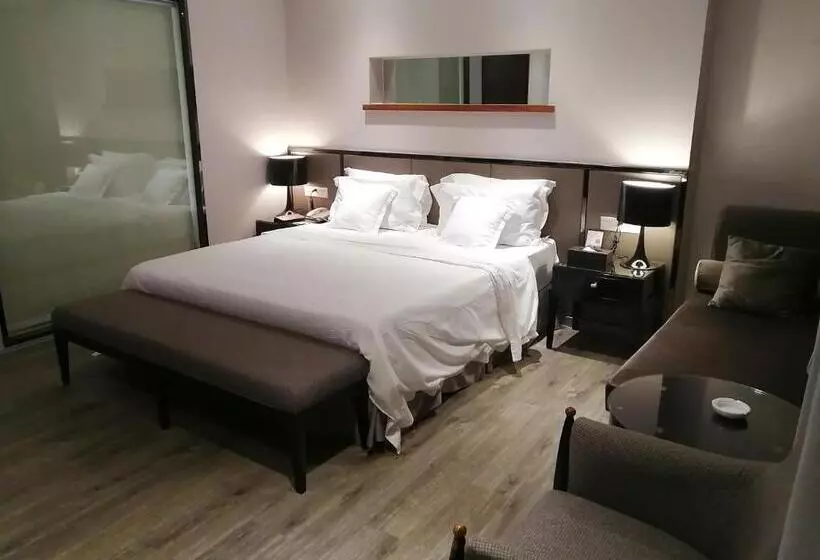 キングサイズベッドのデラックスルーム, Ramada Meizhou
